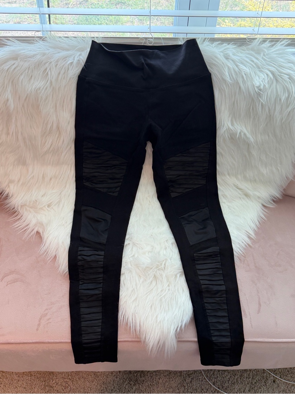 ALO Yoga Black High-Waist Leggings with Mesh Panels
